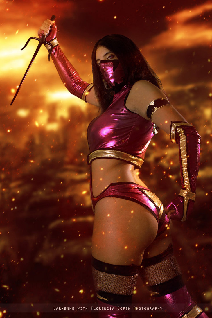 Larxenne cosplay Mileena