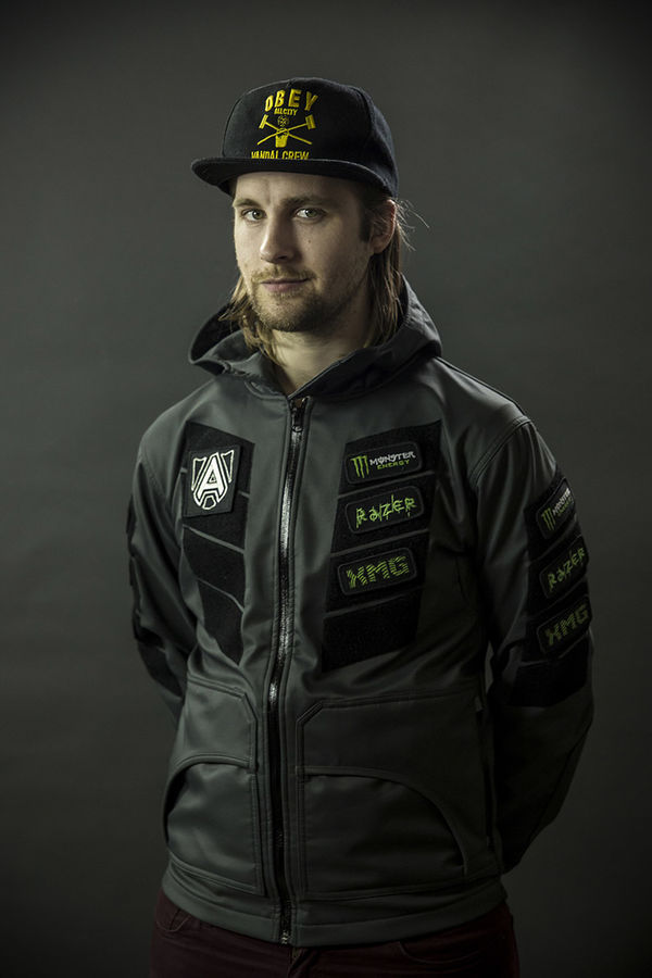 Even with the hat Loda is sexy
