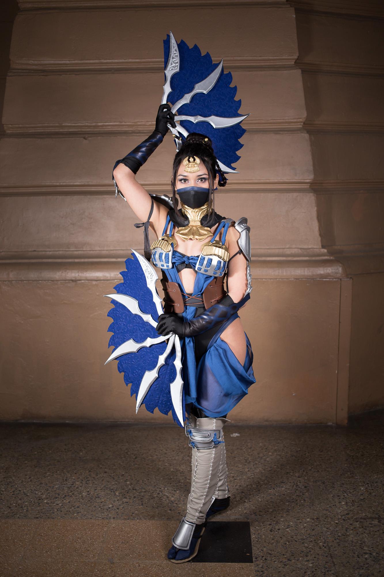 Cynthia Cos Kitana cosplay