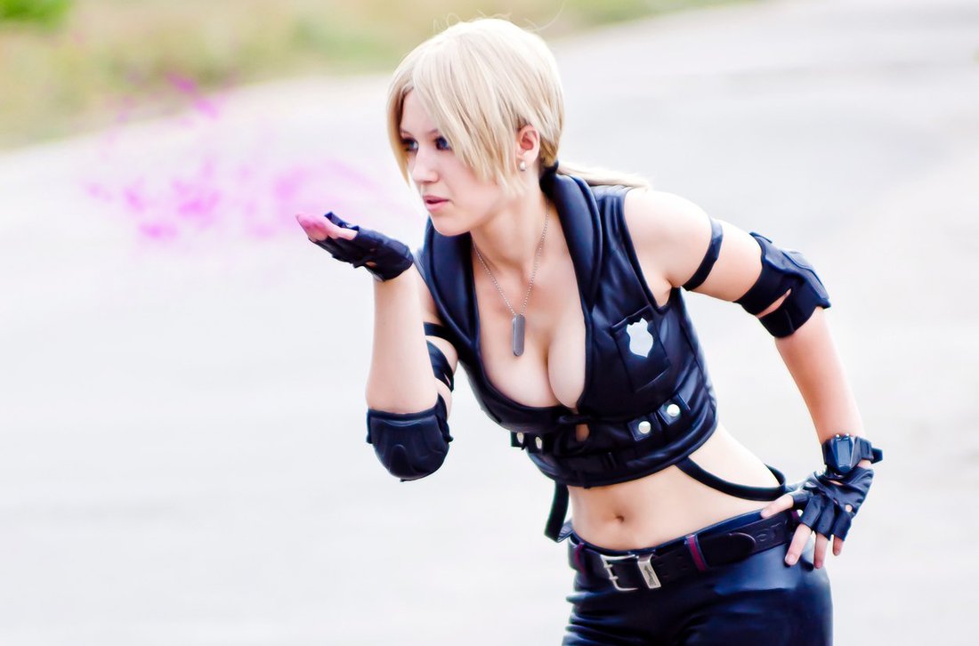 Gabardin cosplay as Sonya Blade