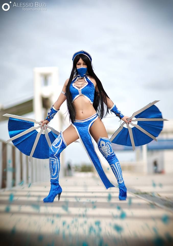 Laura Crystal cosplay Kitana