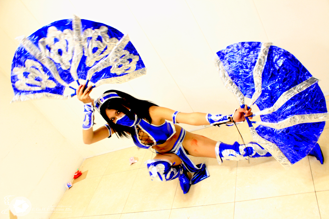 Yuriko Akiyama cosplays Mortal Kombat
