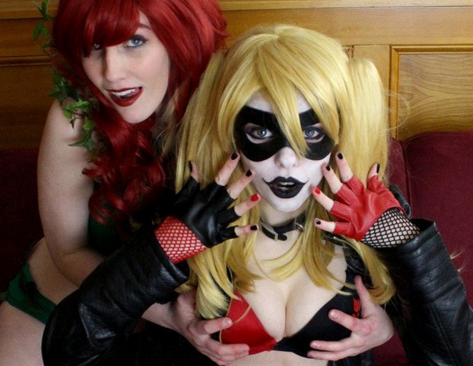 Harley quinn and poison ivy cosplay