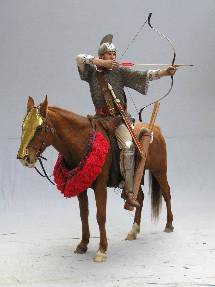 The speed and mobility of his steed allows the gladiator archer to keep a distance from his opponent while demonstrating his remarkable aim.