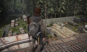 Ellie, the deuteragonist of The Last of Us, looks over the main gate of Seattle