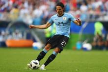 Edinson Cavani passes the ball to a Uruguayan national teammate