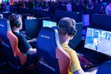 fortnite players focus up in dreamhack.