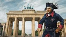 Frederick the Great standing in front of the Brandenburg Gate