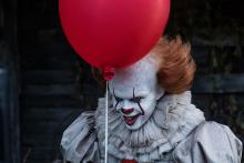 Pennywise smiles with his lovely red balloon.