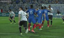 A corner kick attacking gameplay in PES 17