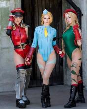 Multiple Cammy Cosplay
