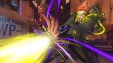 Moira using her ultimate to both heal and damage at the same time